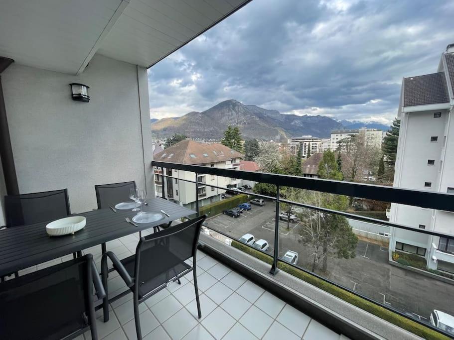 Le Mont-Veyrier, Parking Et Vue Annecy Exterior foto