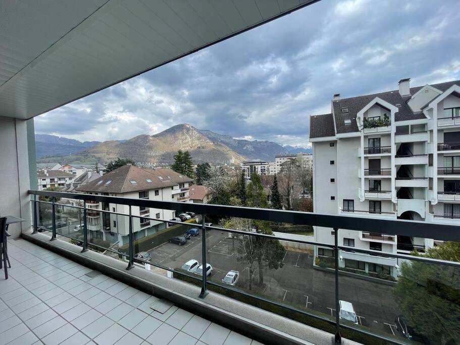 Le Mont-Veyrier, Parking Et Vue Annecy Exterior foto