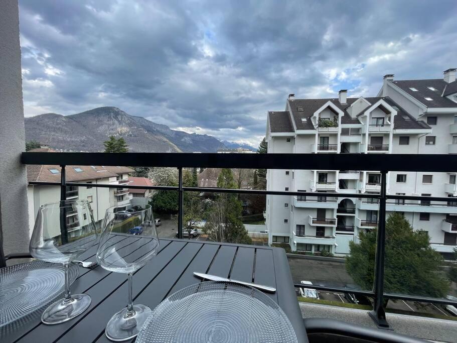 Le Mont-Veyrier, Parking Et Vue Annecy Exterior foto