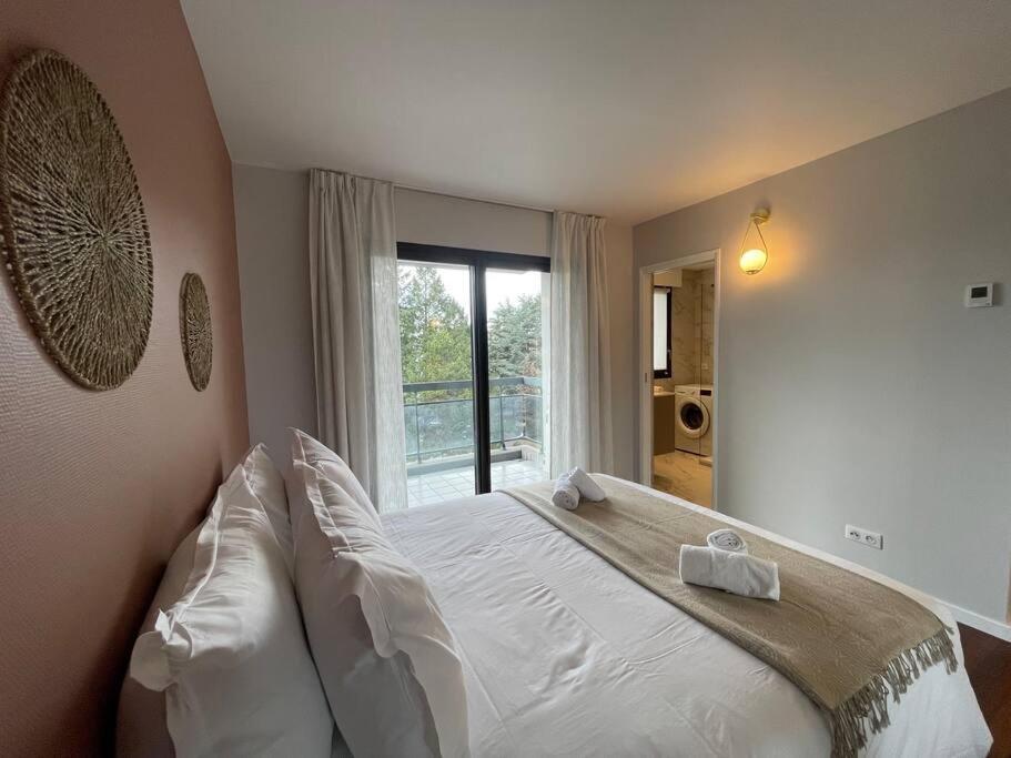 Le Mont-Veyrier, Parking Et Vue Annecy Exterior foto