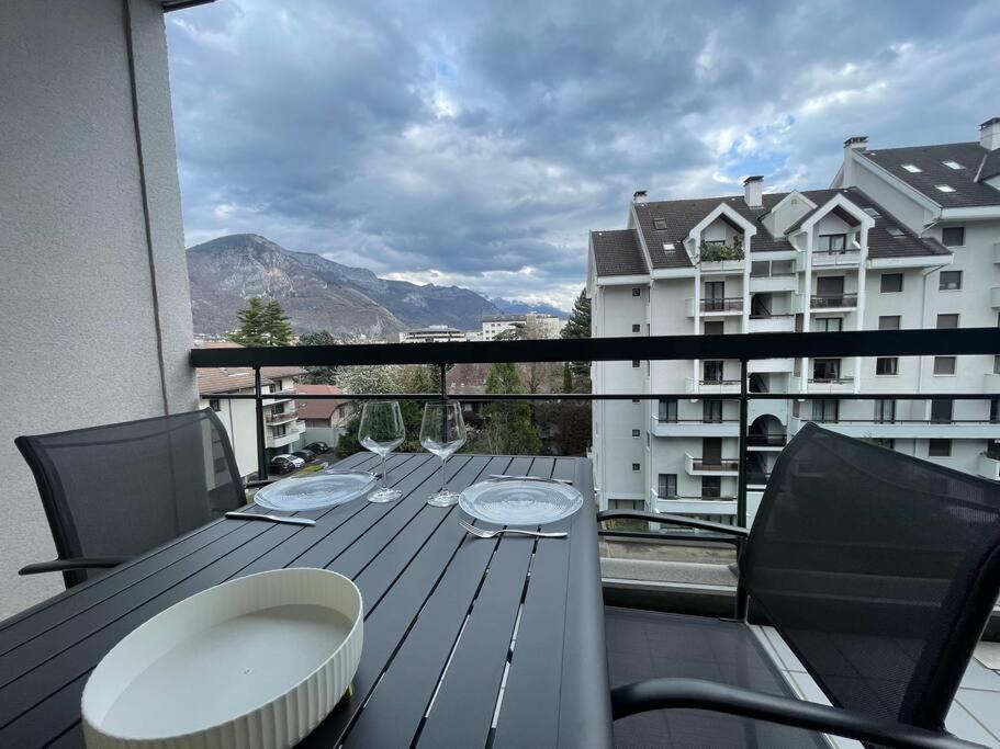 Le Mont-Veyrier, Parking Et Vue Annecy Exterior foto